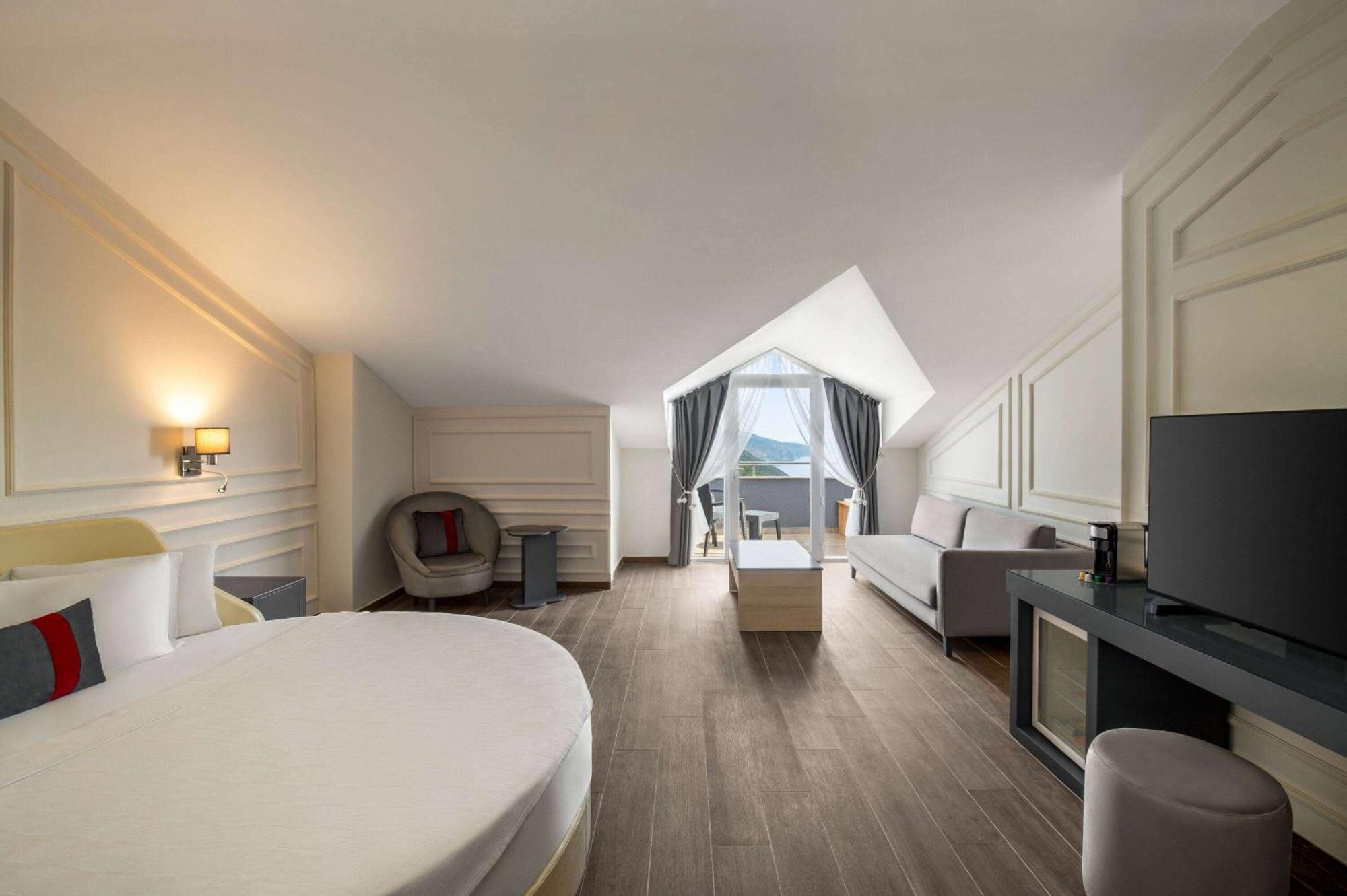 Ramada By Wyndham Fethiye Oludeniz Adult Only Hotel Exterior foto